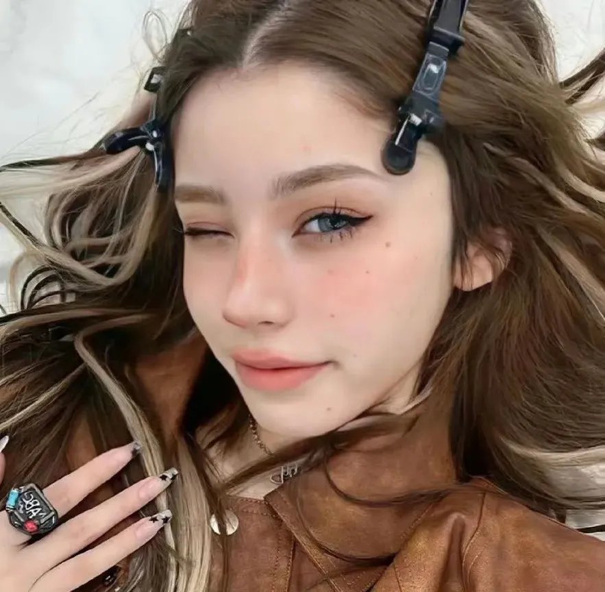 闪婚后夫人每天上房揭瓦